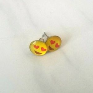 EMOJI In Love Heart Stud Earrings